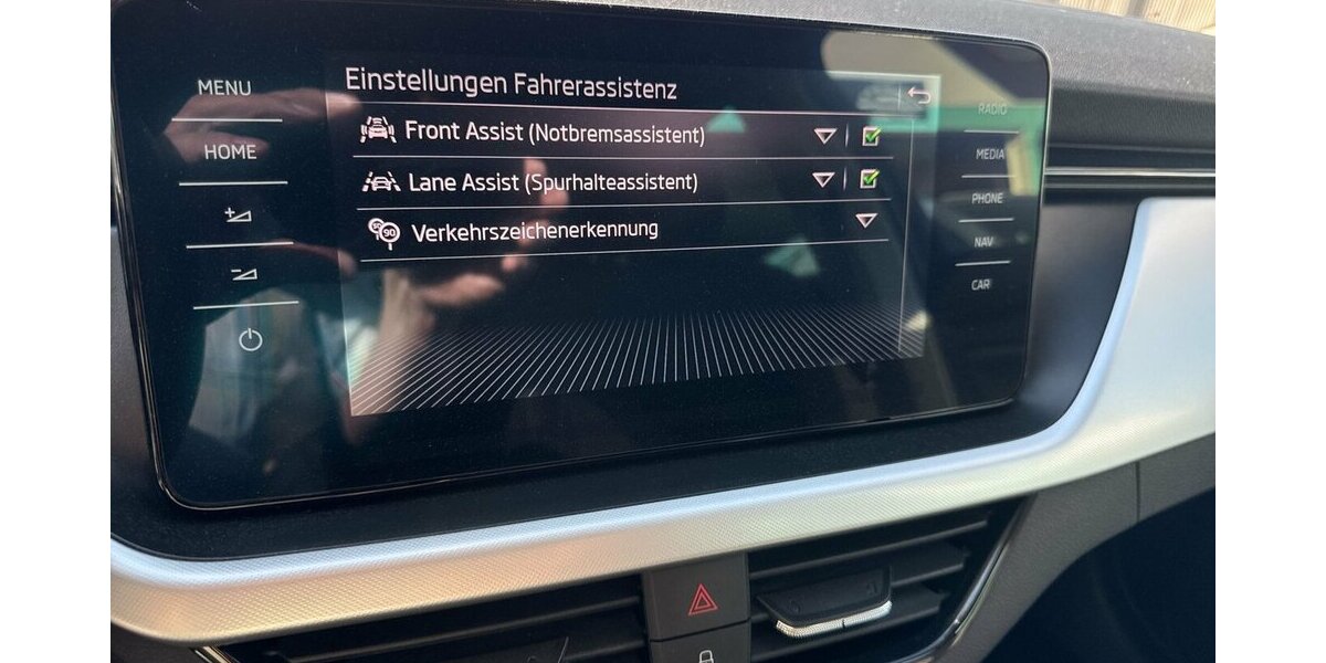 Skoda Scala TSi Clever * LED/Navi-Amundsen/virt.Cockpit/ 27.272 km 17.980 &euro; Bamberg 96052