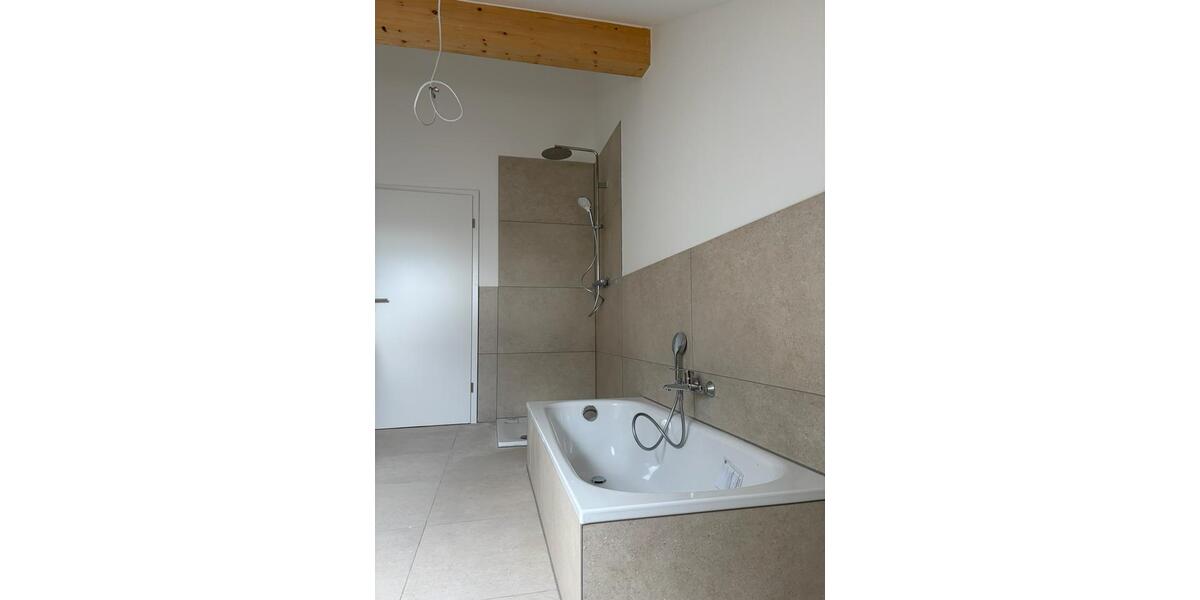 Dachgeschoßwohnung Dingolfing - 3 Zimmer, 70 m&sup2;, 910&euro; | Angebot:26125919