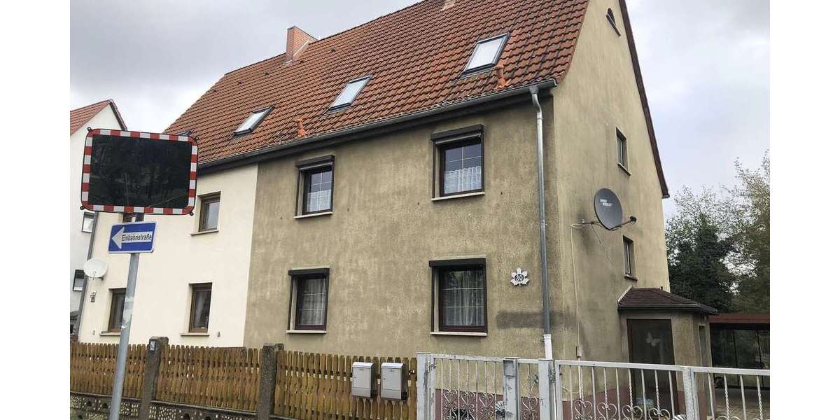 ++Doppelhaushälfte mit Entwicklungspotential in Döllnitz++ 7 zimmer