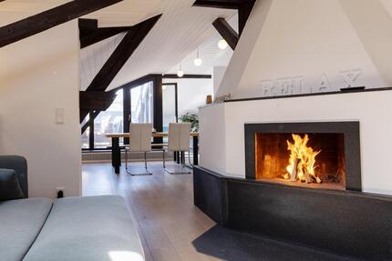 Von privat: Wohnung in der Innenstadt - Garage, Kamin, Dachter zimmer