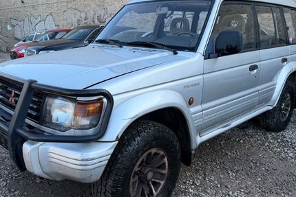 Mitsubishi Pajero 177.000 km 3.950 &euro; Berlin 10245