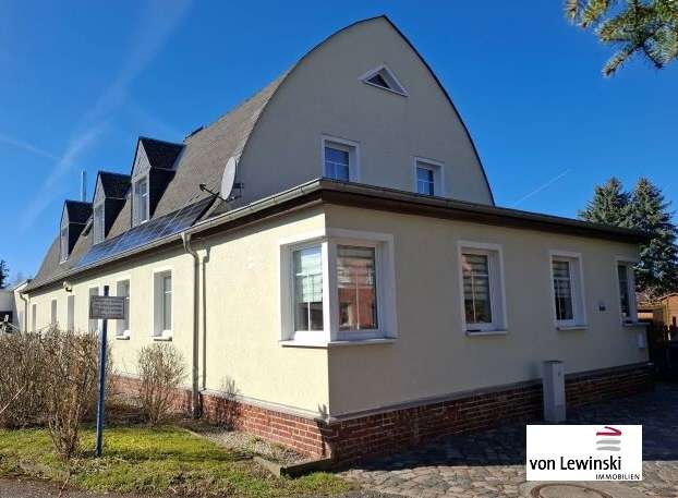 Haus zum Kaufen in Chemnitz 350.000 € 272.35 m²