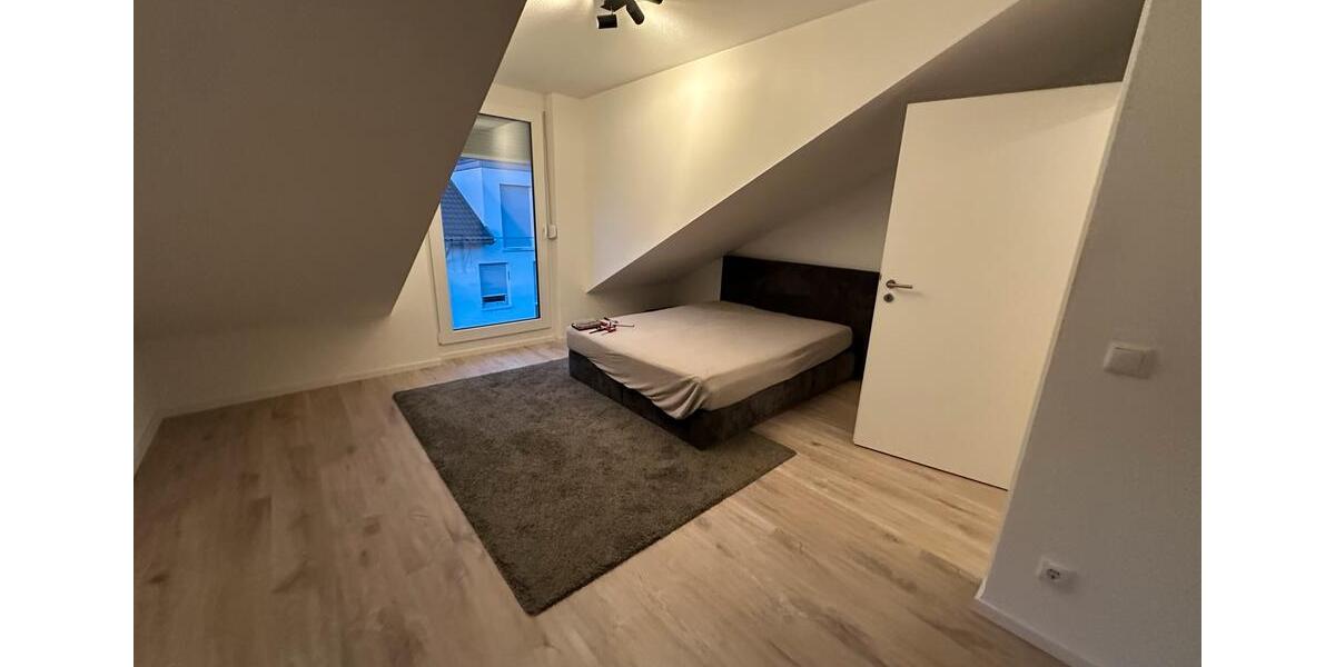 Etagenwohnung Schenefeld - 5 Zimmer, 150 m&sup2;, 2.250&euro; | Angebot:25590013
