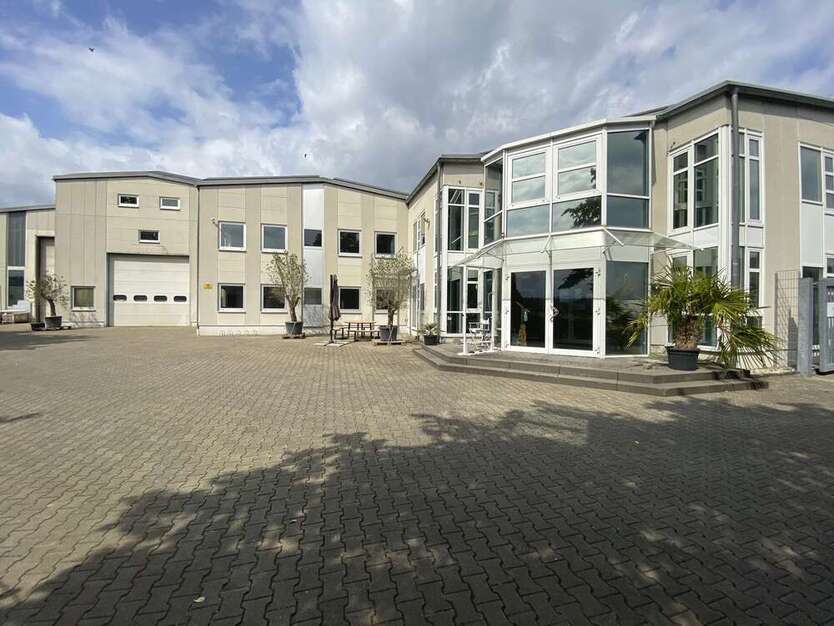 Halle in Kripp 2.550.000 € 2440 m²