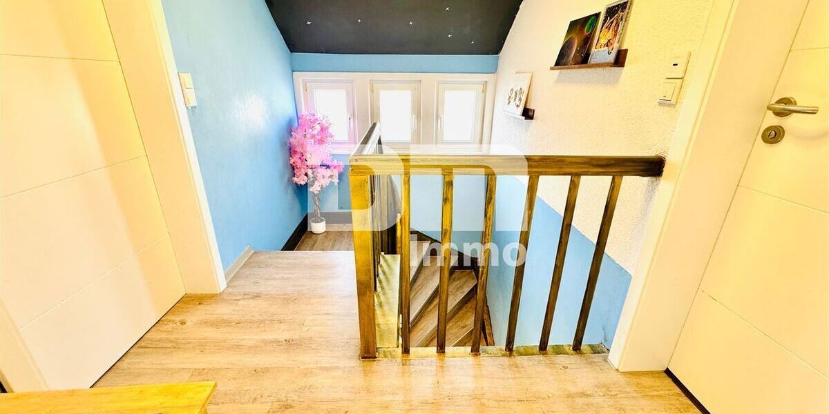 Kernsaniertes Einfamilienhaus mit Doppelgarage, großem Garten und Home-Office-Oase - Einfamilienhaus Schwalmstadt | Angebot:27053931