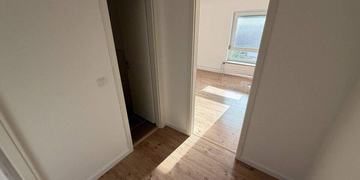 Reihenmittelhaus Hamburg Bramfeld - 3 Zimmer, 75 m&sup2;, 1.630&euro; | Angebot:25570386