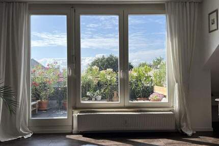 Exklusive Dachgeschosswohnung mit Balkon inkl. 2 Stellplätze 4 zimmer