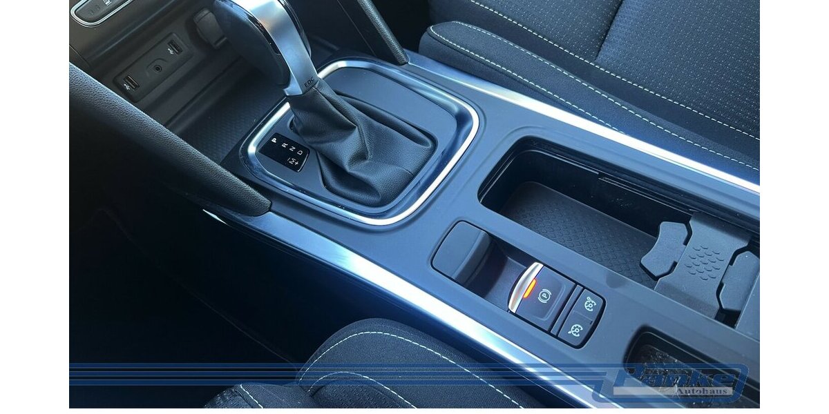 Renault Megane Business Ed. Aut. Kombi*NAV*AHK*PDC*BT* 47.358 km 14.990 &euro; Berlin 13187