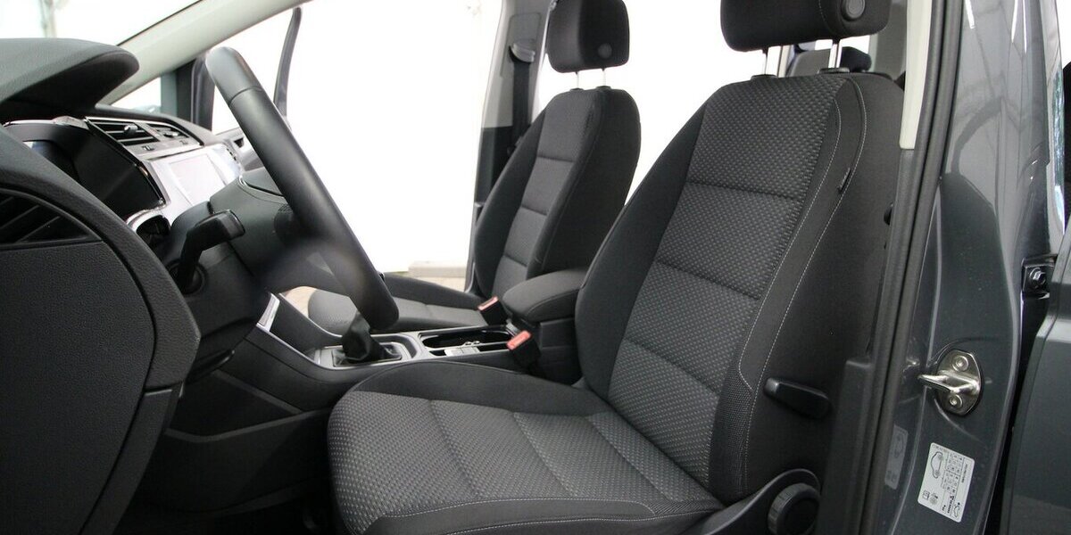 VW Touran TSI Comfortline 7-SITZ+NAVI+STANDHEIZUNG 16.192 km 30.700 &euro; Hagenow 19230