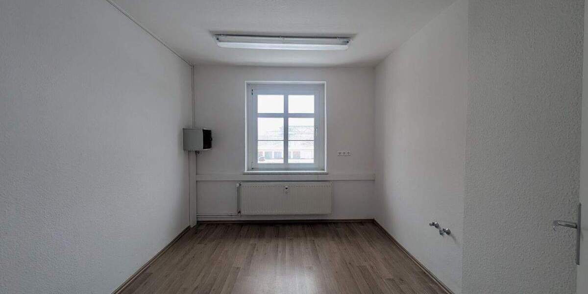 Gewerbeobjekt Bitterfeld-Wolfen Bitterfeld - 4 Zimmer, 75 m&sup2;, 630&euro; | Angebot:25748404