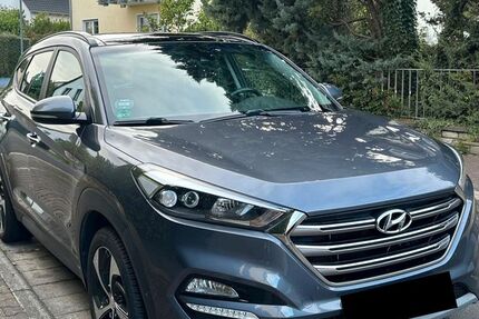 Hyundai TUCSON 99.000 km 17.000 € Frankfurt 60388