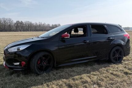 Ford Focus 86.800 km 9.399 &euro; Hennigsdorf 16761