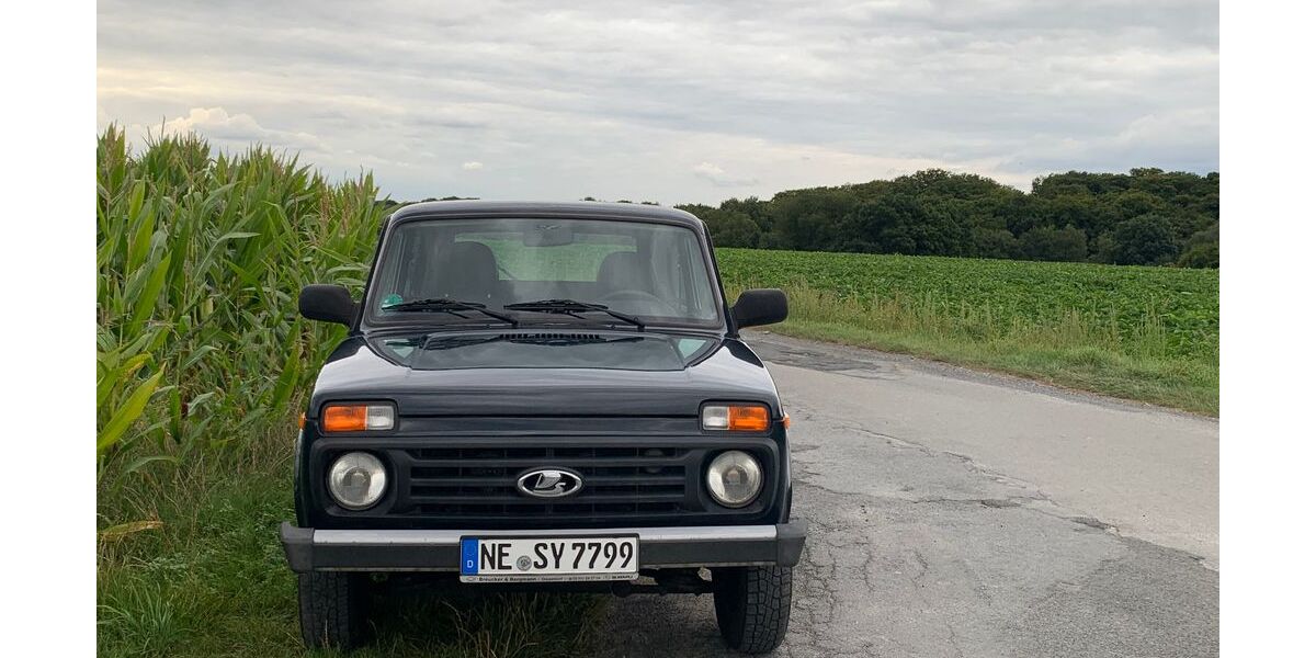 Lada Taiga 73.000 km 8.000 &euro; Düsseldorf 40625