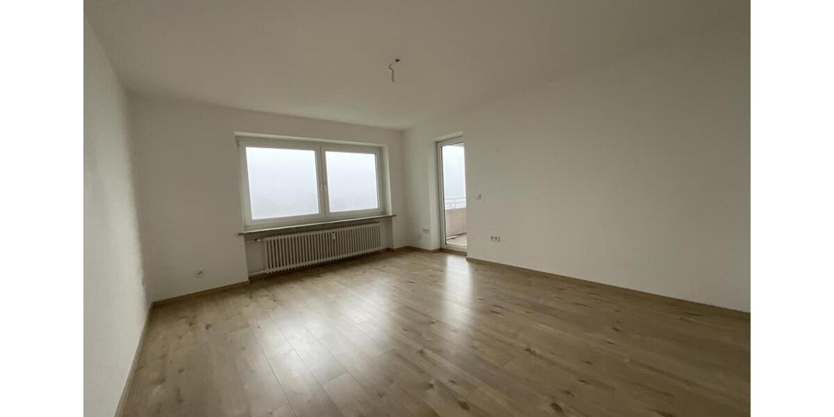 Helle 4-ZKB-Balkonwohnung im Hochhaus in Heppens zu vermieten! 4 zimmer