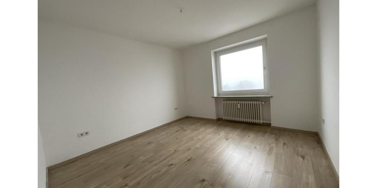 Helle 4-ZKB-Balkonwohnung im Hochhaus in Heppens zu vermieten! 4 zimmer