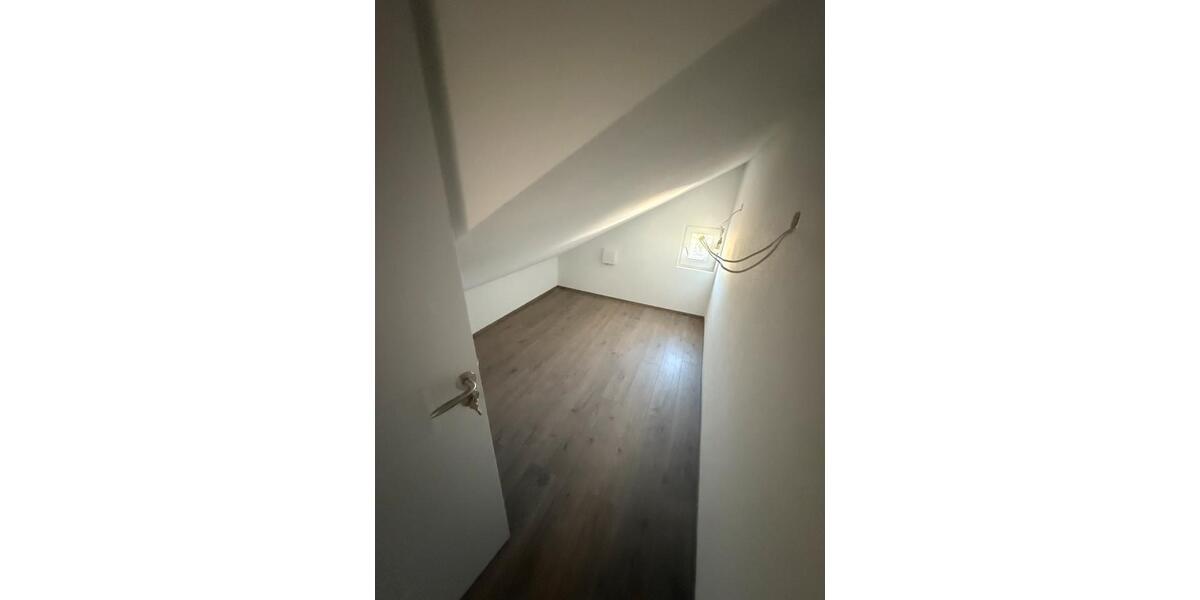 Dachgeschoßwohnung Villingen-Schwenningen Schwenningen - 2 Zimmer, 60 m&sup2;, 800&euro; | Angebot:26346908