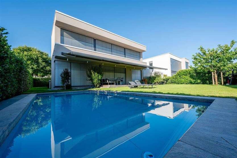 Haus zum Mieten in Frankfurt 8.900 € 284 m² 7 zimmer