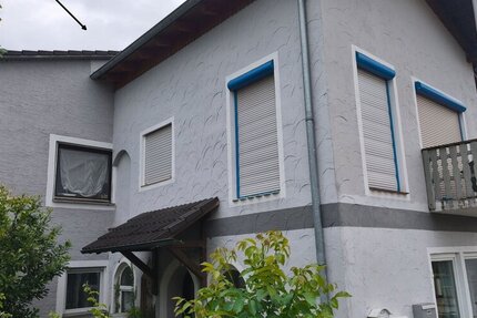 Großz. Etagenwohnung - 6 Zimmer davon 4-5 Schlafzimmer WFL ca. 140 m² gelegen im 1. Stock eines 3-FMH off. Kamin optionaler Gartenanteil. - Wohnung Laaber | Angebot:26898732