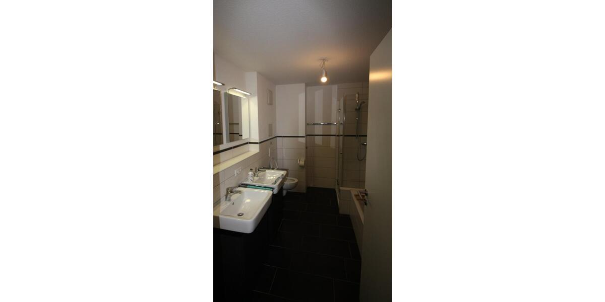 Hochparterre Radolfzell am Bodensee - 4 Zimmer, 104 m&sup2;, 1.400&euro; | Angebot:26341248
