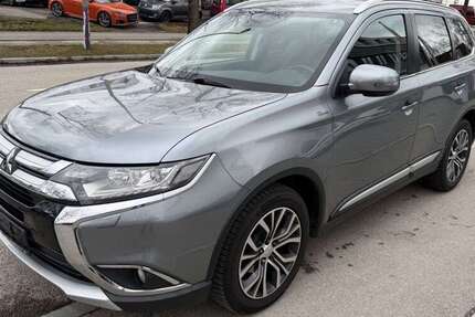 Mitsubishi Outlander 97.000 km 17.990 &euro; München 81825
