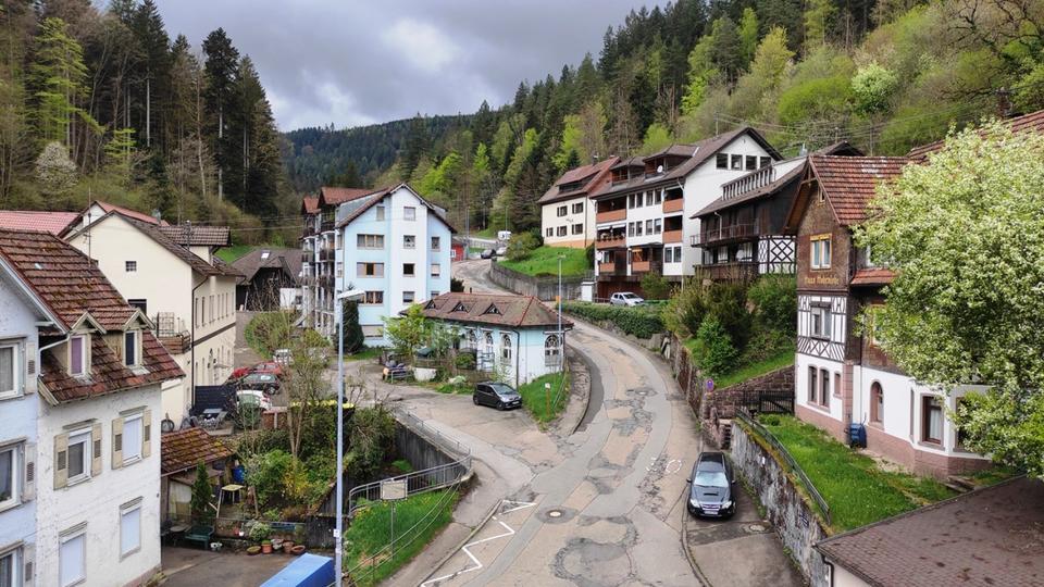 Mehrfamilienhaus, Wohnhaus Bad Wildbad - 8 Zimmer, 240 m&sup2;, 289.000&euro; | Angebot:24795636