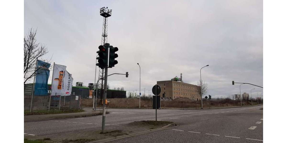 + Baugrundstück mit Altbau in Halle + nahe gelegen an der A143 + zimmer