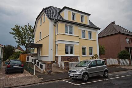 3 Zimmerwohnung im 1. Obergeschoss mit Balkon in ruhiger Anliegerstraße.