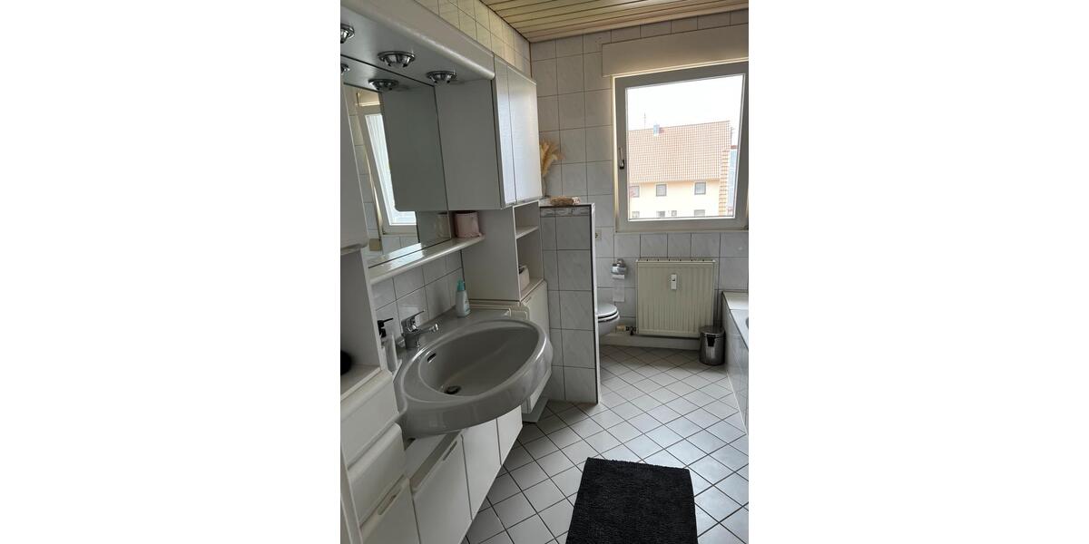 Dachgeschoßwohnung Meitingen - 3 Zimmer, 65 m&sup2;, 850&euro; | Angebot:26678749