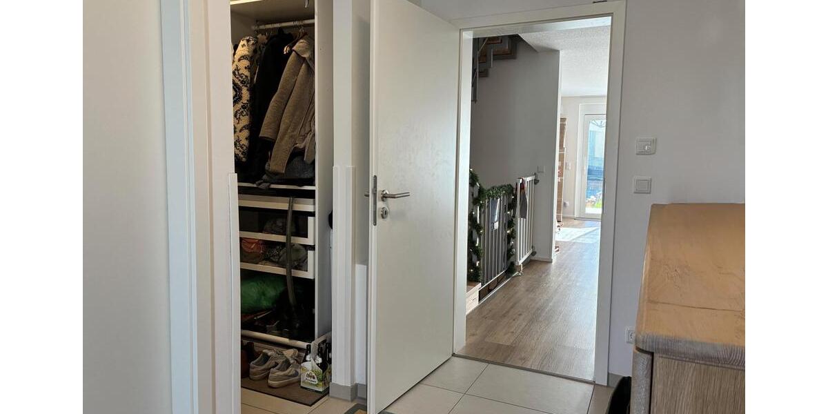 Reihenhaus Hilpoltstein - 5 Zimmer, 125 m&sup2;, 1.600&euro; | Angebot:26147020