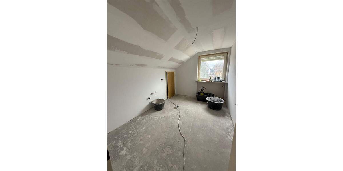 Ruhige, gut gelegene Dachgeschosswohnung in Gröbenzell 2 zimmer