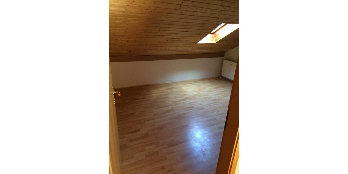 Dachgeschoßwohnung Teublitz - 3 Zimmer, 109 m&sup2;, 820&euro; | Angebot:26004649