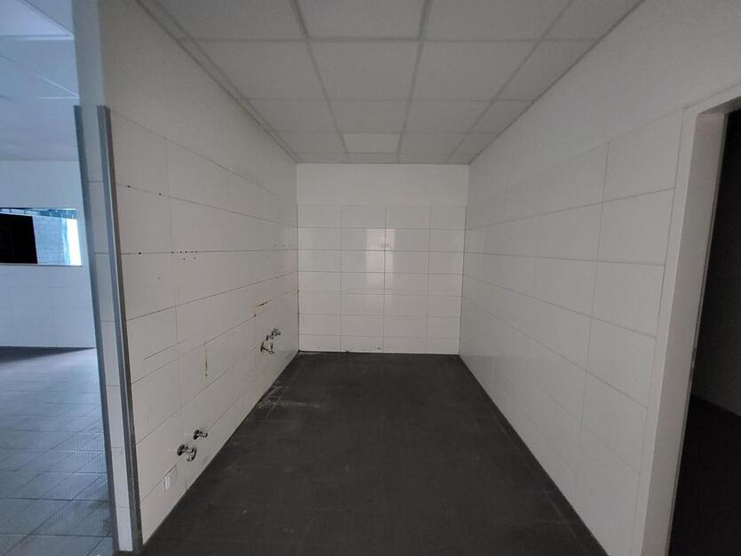 Toplage am Kaiserwall – Gastronomiegeeignete Ladenfläche mit Stil & Sichtbarkeit! zimmer