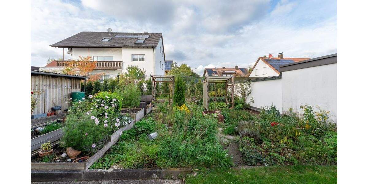 Ihr neues Zuhause - Großzügige 3,5-Zi-Wohnung mit Gartenanteil und Carport in Seukendorf 4 zimmer