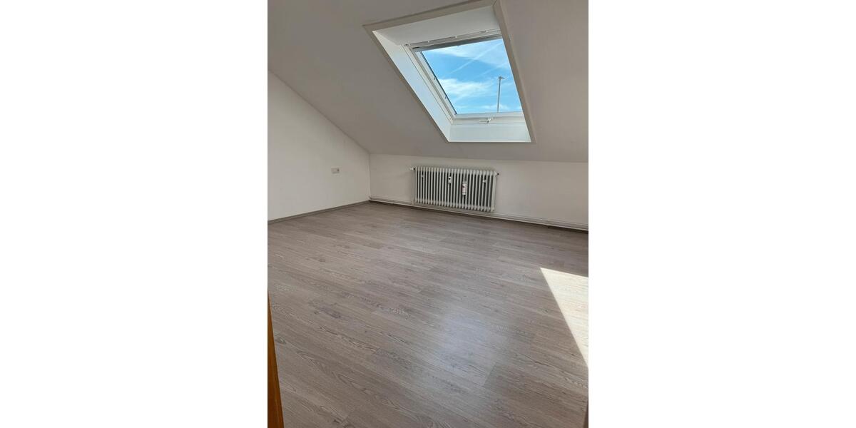 Dachgeschoßwohnung Laichingen - 3.5 Zimmer, 85 m&sup2;, 920&euro; | Angebot:26335053