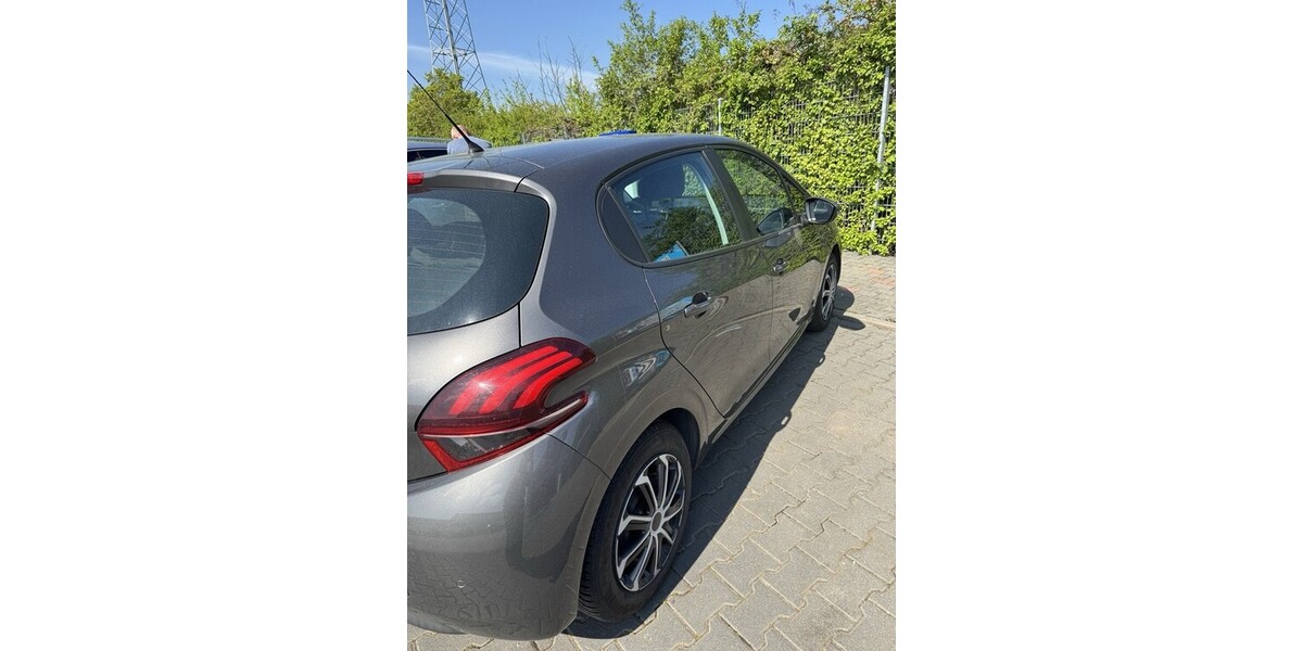Peugeot 208 83.000 km 6.500 &euro; Frankenthal 01909