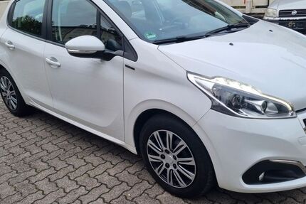 Peugeot 208 148.000 km 5.800 € Ludwigshafen 67059