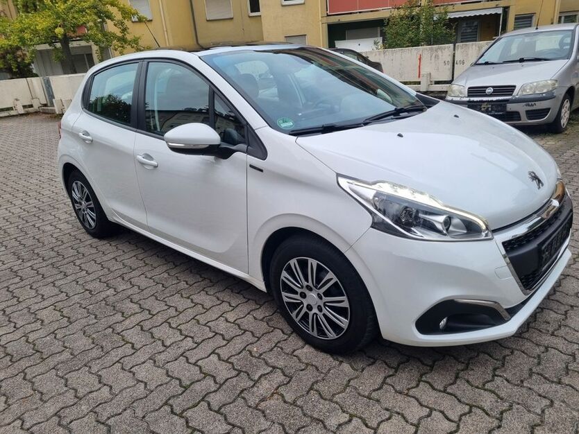 Peugeot 208 148.000 km 5.800 € Ludwigshafen 67059