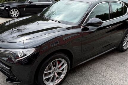 Alfa Romeo Stelvio 198.000 km 13.980 &euro; München 81827