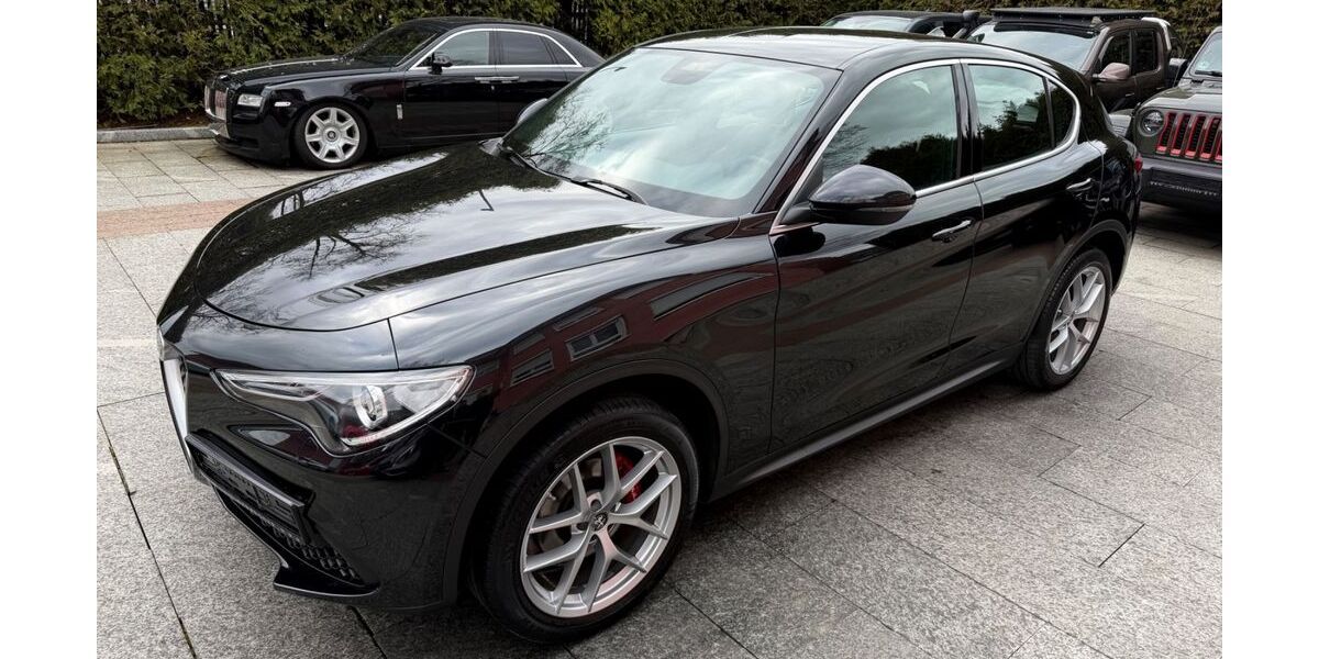 Alfa Romeo Stelvio 198.000 km 13.980 &euro; München 81827