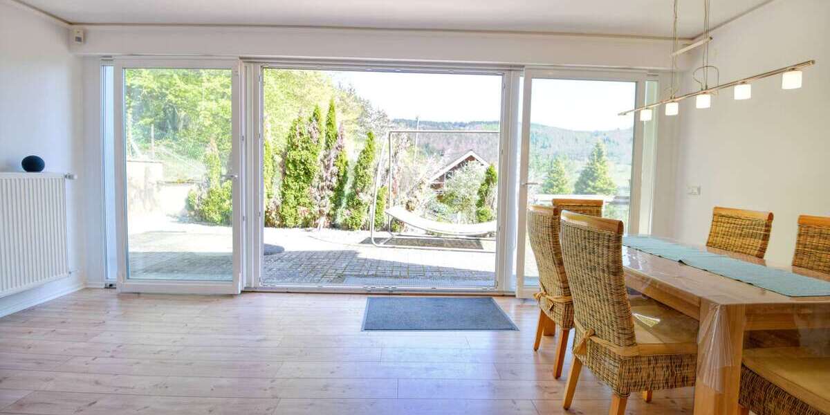 Panoramahaus mit traumhaftem Ausblick Energieeffizient & am Waldrand Garten, Balkone & Terrassen 7 zimmer