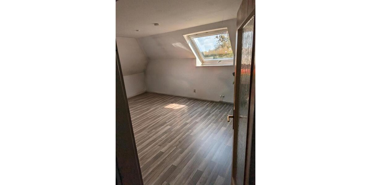 Dachgeschoßwohnung Martfeld - 4 Zimmer, 120 m&sup2;, 950&euro; | Angebot:25963592