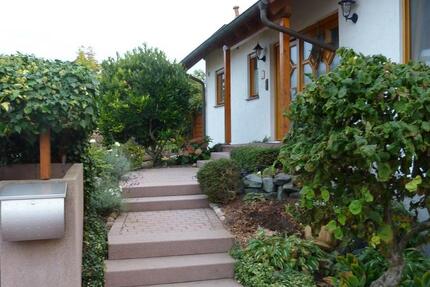 Einfamilienhaus mit Einliegerwohnung zimmer