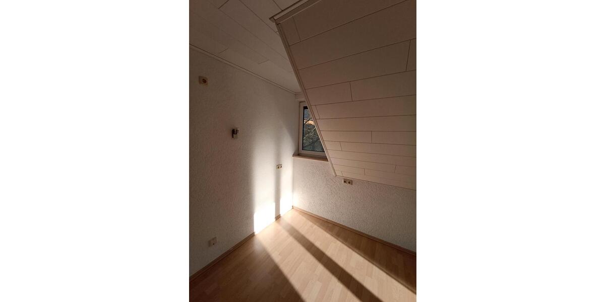 Dachgeschoßwohnung Bad Staffelstein - 3 Zimmer, 70 m&sup2;, 450&euro; | Angebot:25445151