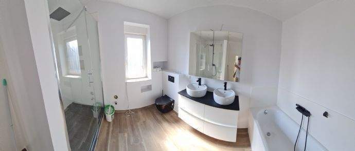 Etagenwohnung Wiesbaden Mainz-Kostheim - 4 Zimmer, 146 m&sup2;, 2.100&euro; | Angebot:26435757