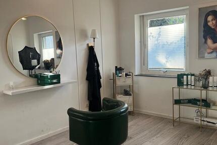 Friseurstuhl in modernem Beauty-Salon zu vermieten – Horrem Zentr
