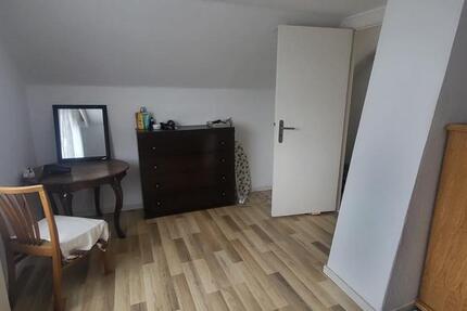 Gepflegte 2-Zimmer-Wohnung im Dachgeschoss - auf Wunsch möbliert! 2 zimmer