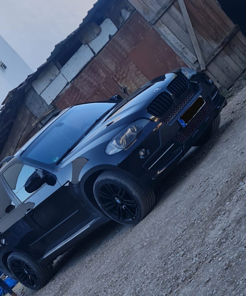 BMW X5 211.000 km 11.000 € Berlin 10178