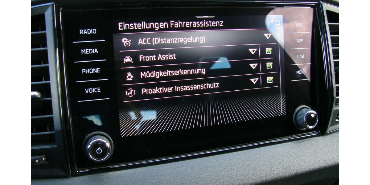 Skoda Karoq 1.5TSi Sportline ACC Navi LED Kamera 33.284 km 29.980 &euro; Falkensee 14612