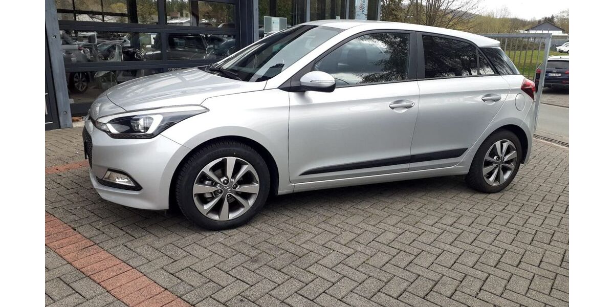 Hyundai i20 49.000 km 11.900 &euro; Lügde 32676