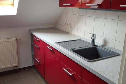 Schöne DG-Wohnung mit Küche und Kamin